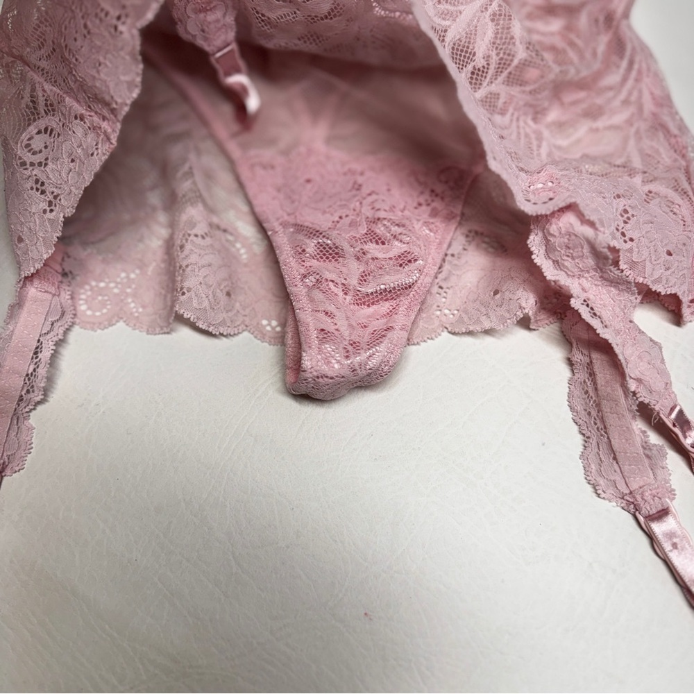 NWT Y2K Victoria's Secret Pink Lace Skirted Thong Removable Garter Straps, S - Picture 2 of 9